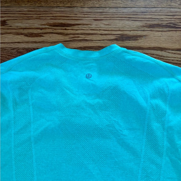 Lululemon Men’s Metal Tech V-Neck Short Sleeve Shirt - Medium - Picture 5 of 9
